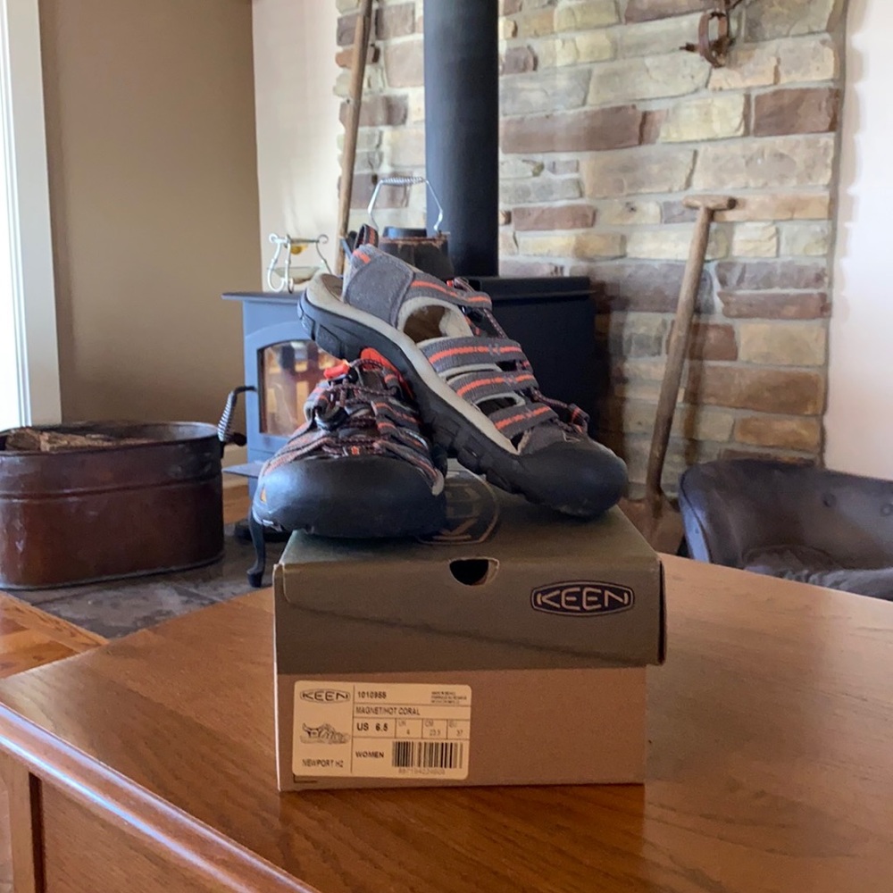 Women’s Keen shoes